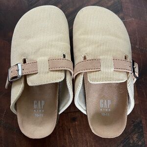 GAP Kids clogs